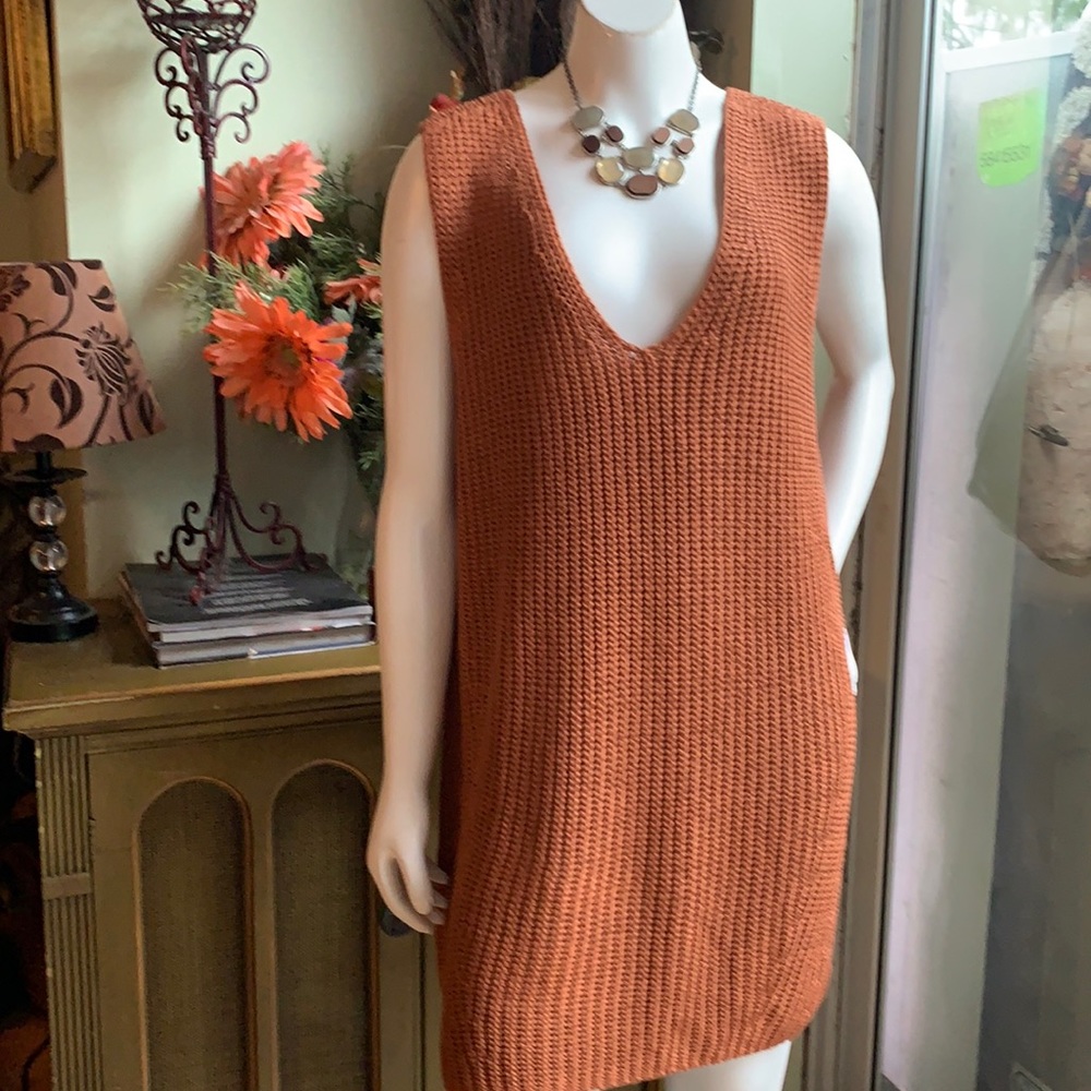 Loft plus V Sweater Tank